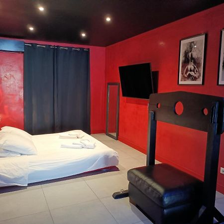 Appartement Balneo Et Sauna Prives The Red Room 모기오 외부 사진