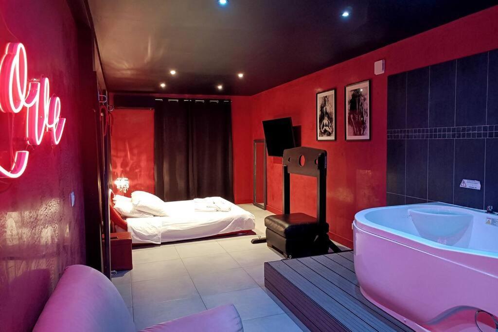 Appartement Balneo Et Sauna Prives The Red Room 모기오 외부 사진