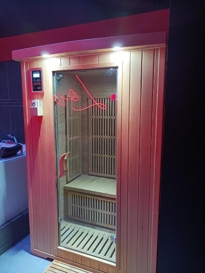 Appartement Balneo Et Sauna Prives The Red Room 모기오 외부 사진