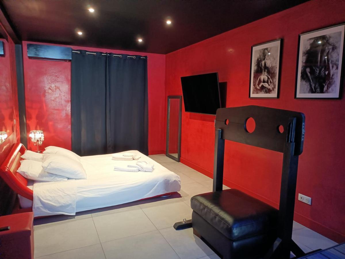 Appartement Balneo Et Sauna Prives The Red Room 모기오 외부 사진