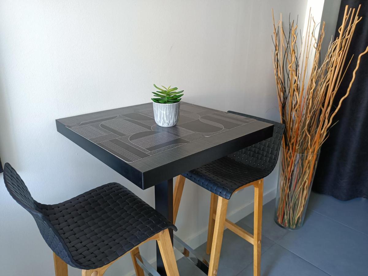 Appartement Balneo Et Sauna Prives The Red Room 모기오 외부 사진